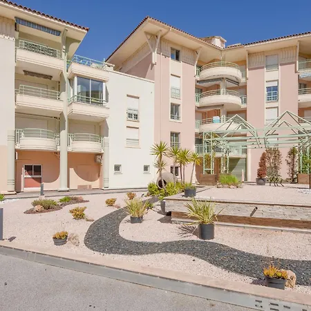 Quartier Latin-11 By Interhome